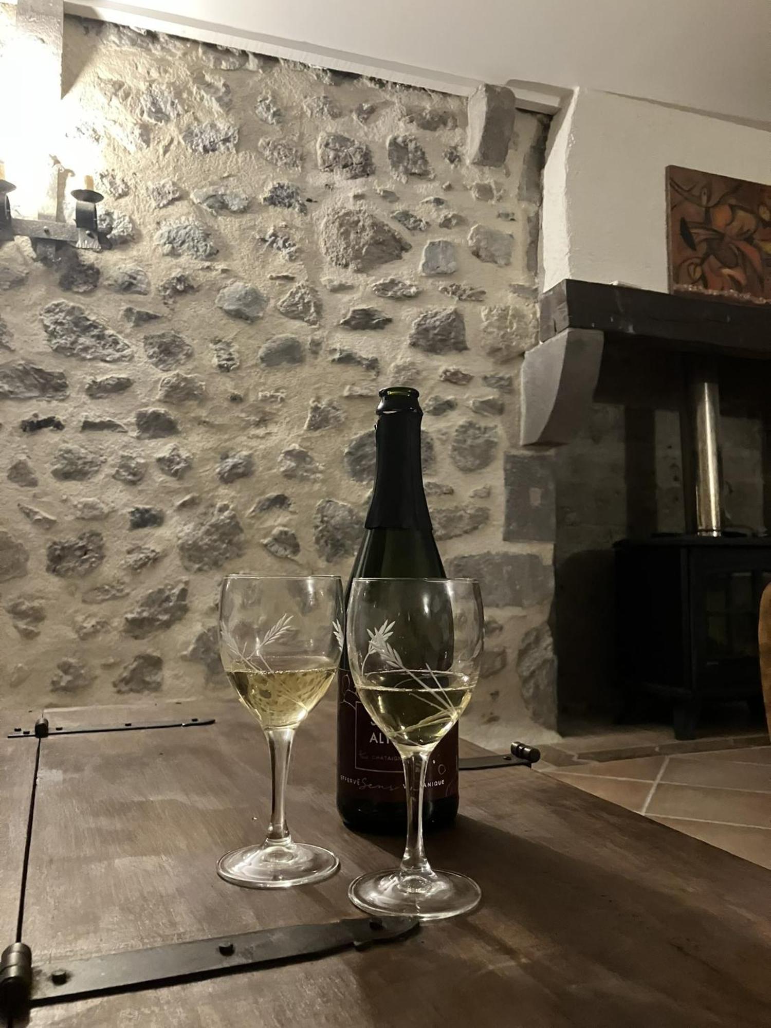 Maison De Varennes Chambon-sur-Lac Rum bild